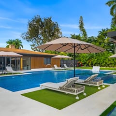 Neon Palms Estate-Pool-Pickleball Court